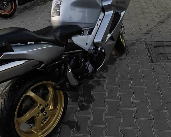 Сірий Хонда VFR 800F Interceptor, об'ємом двигуна 0.8 л та пробігом 42 тис. км за 5300 $, фото 3 на Automoto.ua