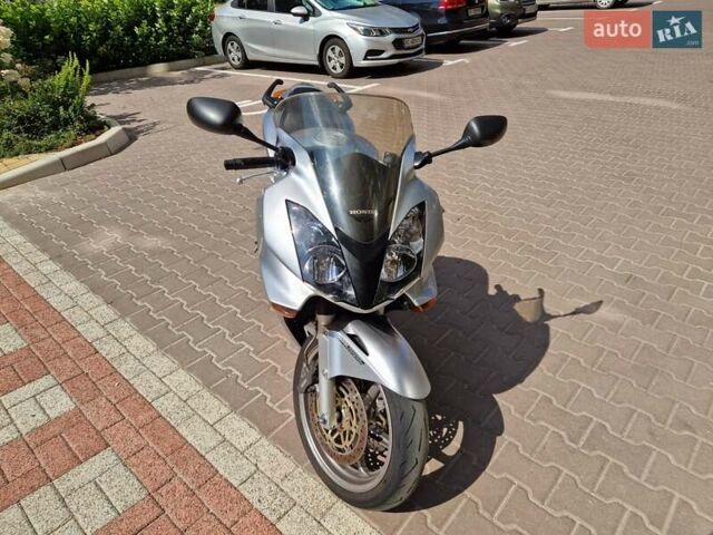 Сірий Хонда VFR 800F Interceptor, об'ємом двигуна 0.78 л та пробігом 39 тис. км за 5400 $, фото 3 на Automoto.ua