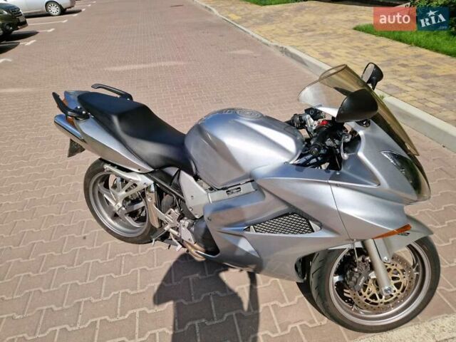 Сірий Хонда VFR 800F Interceptor, об'ємом двигуна 0.78 л та пробігом 39 тис. км за 5400 $, фото 13 на Automoto.ua