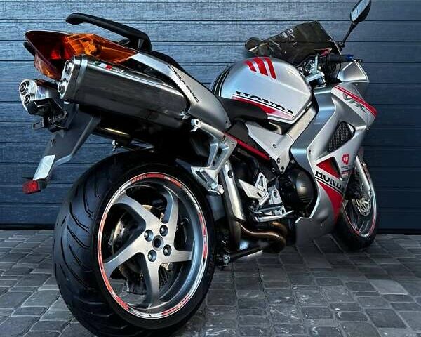 Сірий Хонда VFR 800F Interceptor, об'ємом двигуна 0.8 л та пробігом 37 тис. км за 5800 $, фото 4 на Automoto.ua