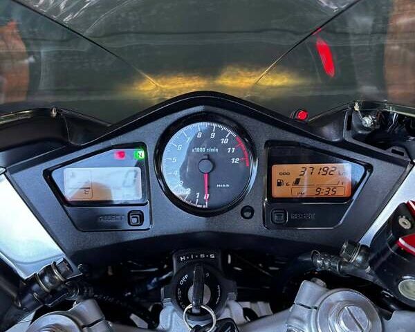 Сірий Хонда VFR 800F Interceptor, об'ємом двигуна 0.8 л та пробігом 37 тис. км за 5800 $, фото 3 на Automoto.ua