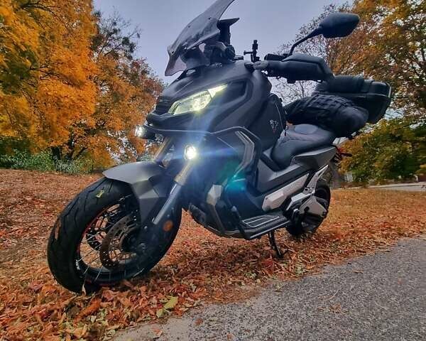 Серый Хонда X-ADV 750, объемом двигателя 0.75 л и пробегом 35 тыс. км за 11000 $, фото 2 на Automoto.ua