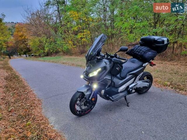 Серый Хонда X-ADV 750, объемом двигателя 0.75 л и пробегом 35 тыс. км за 11000 $, фото 1 на Automoto.ua