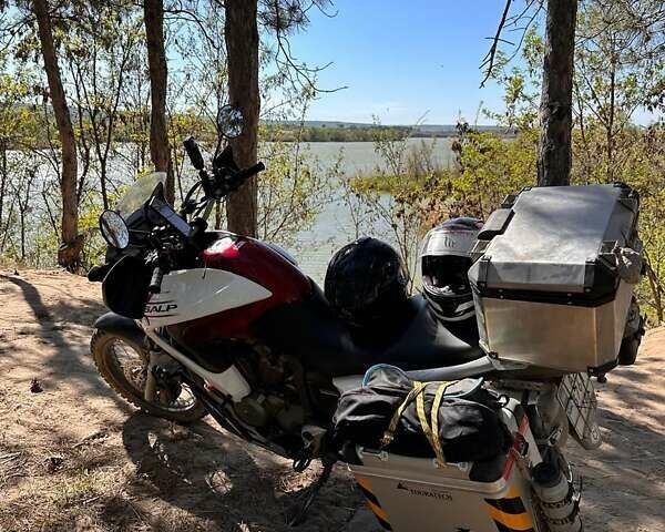 Білий Хонда XL 700V Transalp, об'ємом двигуна 0.68 л та пробігом 44 тис. км за 7000 $, фото 4 на Automoto.ua