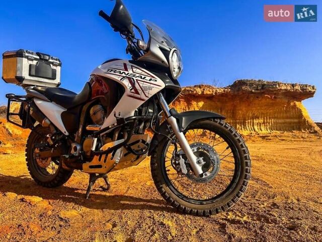 Білий Хонда XL 700V Transalp, об'ємом двигуна 0.68 л та пробігом 44 тис. км за 7000 $, фото 5 на Automoto.ua