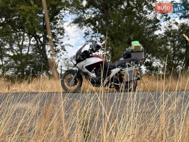 Білий Хонда XL 700V Transalp, об'ємом двигуна 0.68 л та пробігом 44 тис. км за 7000 $, фото 1 на Automoto.ua