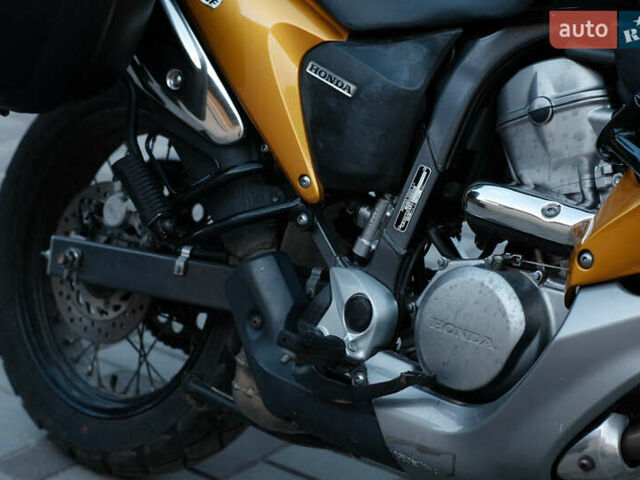 Жовтий Хонда XL 700V Transalp, об'ємом двигуна 0.7 л та пробігом 75 тис. км за 5800 $, фото 8 на Automoto.ua