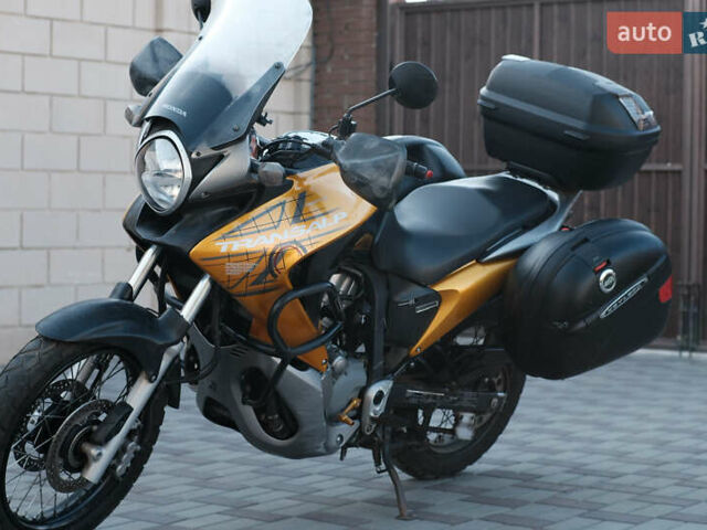 Жовтий Хонда XL 700V Transalp, об'ємом двигуна 0.7 л та пробігом 75 тис. км за 5800 $, фото 1 на Automoto.ua