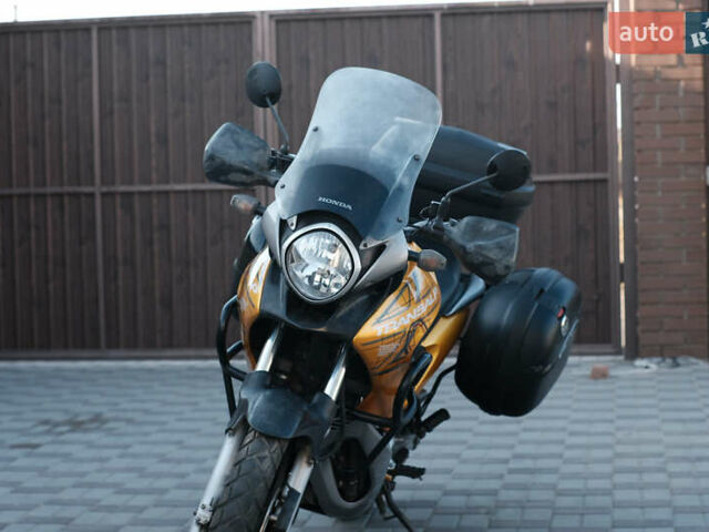 Жовтий Хонда XL 700V Transalp, об'ємом двигуна 0.7 л та пробігом 75 тис. км за 5800 $, фото 2 на Automoto.ua