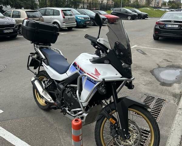 Хонда XL 750 Transalp 2023 в Киеве на Automoto.ua Белый Хонда XL 750 Transalp, объемом двигателя 0.76 л и пробегом 8 тыс. км за 12000 $, фото 2 на Automoto.ua