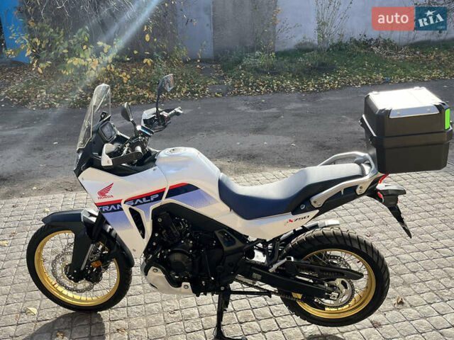 Белый Хонда XL 750 Transalp, объемом двигателя 0.75 л и пробегом 3 тыс. км за 11500 $, фото 3 на Automoto.ua