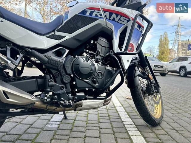 Белый Хонда XL 750 Transalp, объемом двигателя 0.76 л и пробегом 1 тыс. км за 12900 $, фото 8 на Automoto.ua