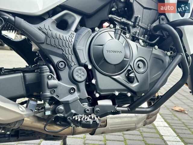 Белый Хонда XL 750 Transalp, объемом двигателя 0.76 л и пробегом 1 тыс. км за 12900 $, фото 9 на Automoto.ua