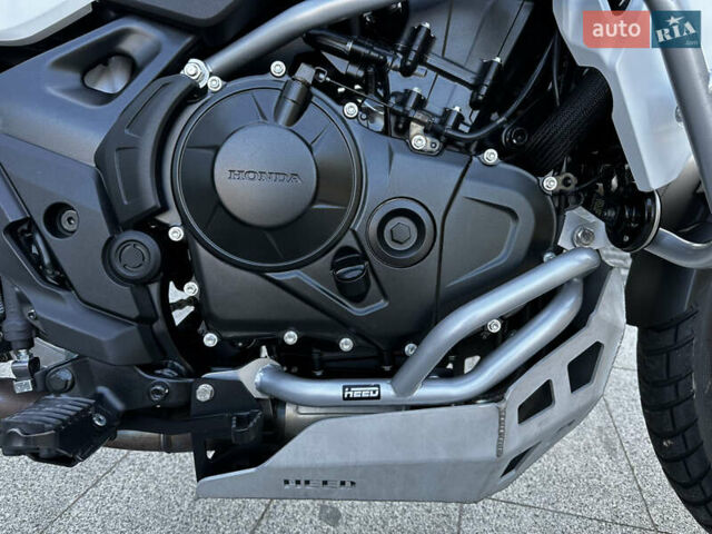 Білий Хонда XL 750 Transalp, об'ємом двигуна 0.76 л та пробігом 8 тис. км за 10999 $, фото 10 на Automoto.ua