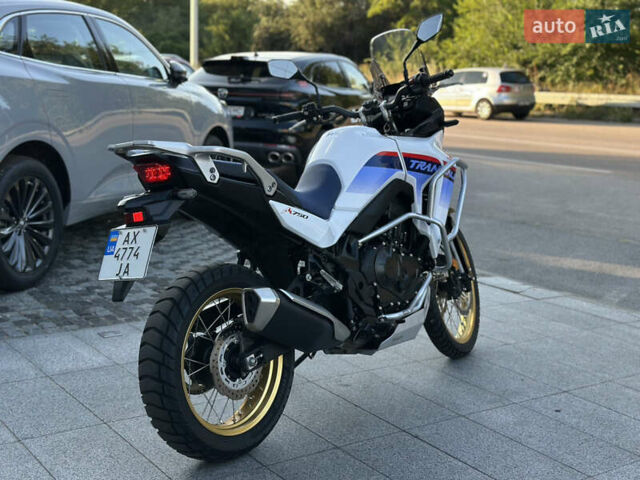 Білий Хонда XL 750 Transalp, об'ємом двигуна 0.76 л та пробігом 8 тис. км за 10999 $, фото 2 на Automoto.ua