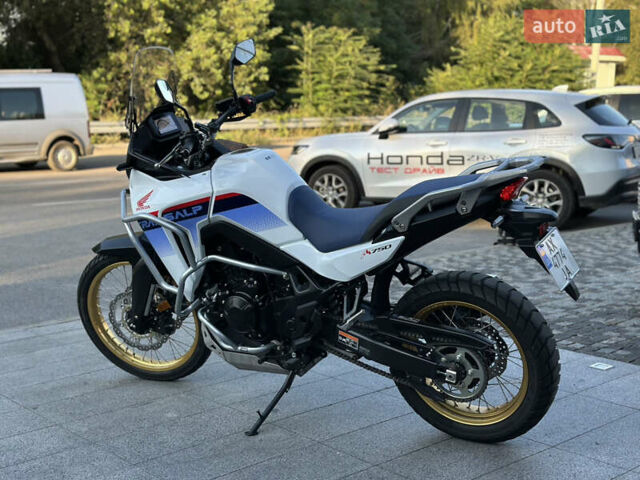 Білий Хонда XL 750 Transalp, об'ємом двигуна 0.76 л та пробігом 8 тис. км за 10999 $, фото 4 на Automoto.ua