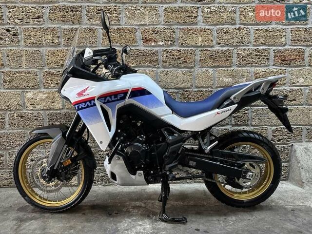Хонда XL 750 Transalp, об'ємом двигуна 0 л та пробігом 3 тис. км за 9900 $, фото 3 на Automoto.ua