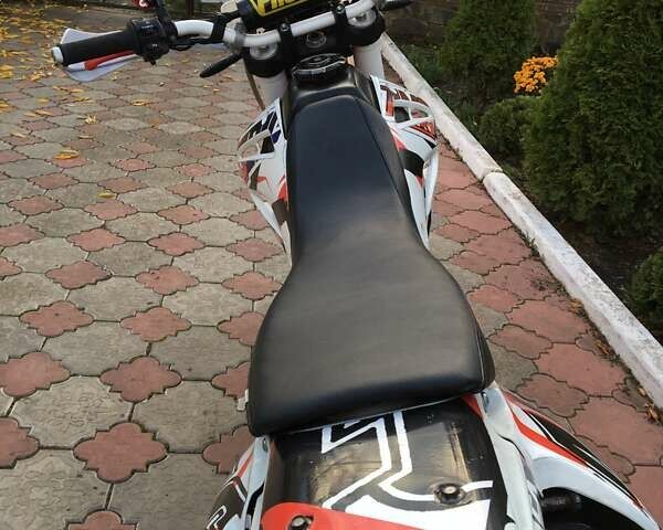 Белый Хонда XR 400 Motard, объемом двигателя 0 л и пробегом 26 тыс. км за 4299 $, фото 6 на Automoto.ua