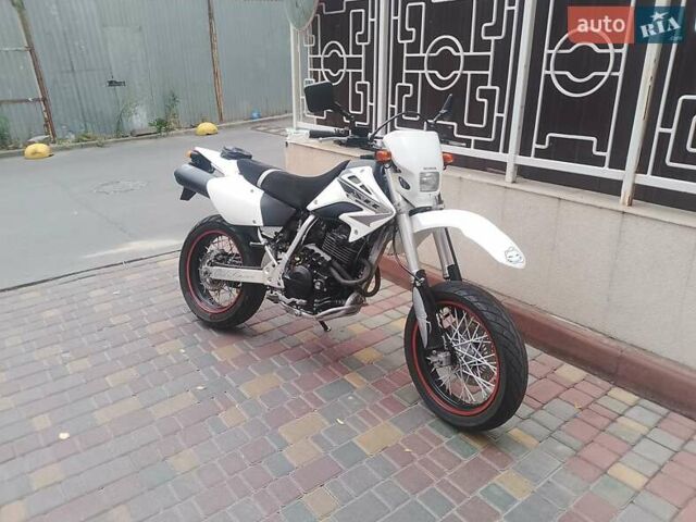 Белый Хонда XR 400 Motard, объемом двигателя 0 л и пробегом 33 тыс. км за 4000 $, фото 2 на Automoto.ua
