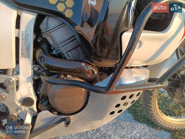 Білий Хонда XRV 750 Africa Twin, об'ємом двигуна 0 л та пробігом 45 тис. км за 3500 $, фото 5 на Automoto.ua