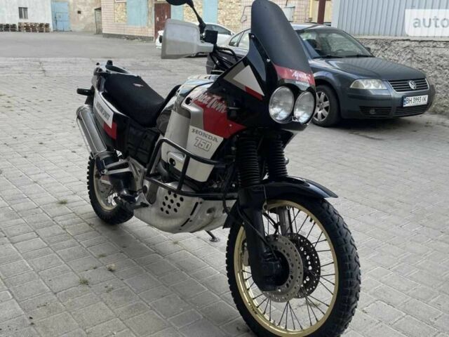 Хонда XRV 750 Africa Twin 1992 в Одессе на Automoto.ua Хонда XRV 750 Africa Twin, объемом двигателя 0.75 л и пробегом 0 тыс. км за 3800 $, фото 1 на Automoto.ua