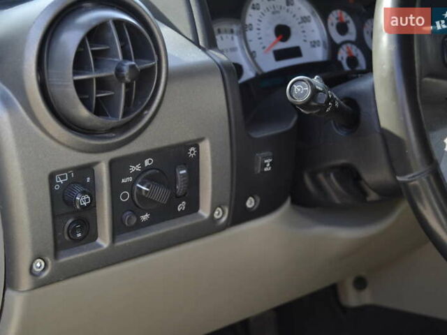 Белый Хаммер Н2, объемом двигателя 6 л и пробегом 185 тыс. км за 19995 $, фото 7 на Automoto.ua