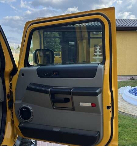 Жовтий Хаммер Н2, об'ємом двигуна 5.97 л та пробігом 175 тис. км за 23000 $, фото 15 на Automoto.ua