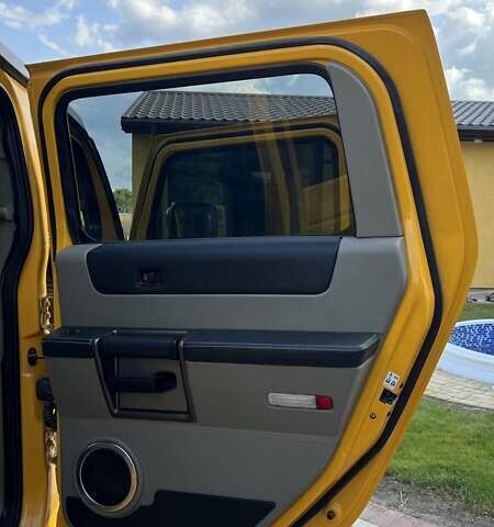 Жовтий Хаммер Н2, об'ємом двигуна 5.97 л та пробігом 175 тис. км за 23000 $, фото 16 на Automoto.ua