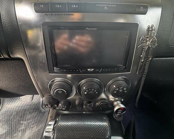 Черный Хаммер Н3, объемом двигателя 3.5 л и пробегом 220 тыс. км за 17500 $, фото 4 на Automoto.ua