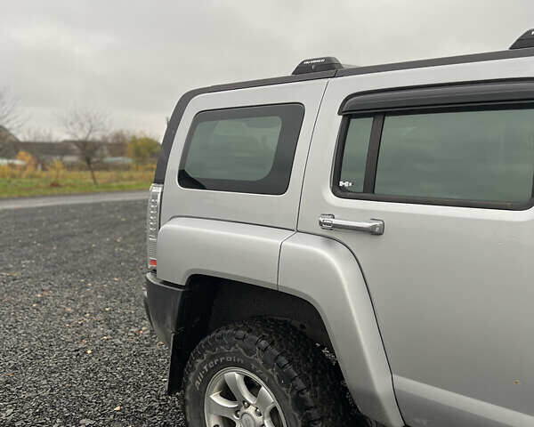 Сірий Хаммер Н3, об'ємом двигуна 3.65 л та пробігом 79 тис. км за 16899 $, фото 3 на Automoto.ua