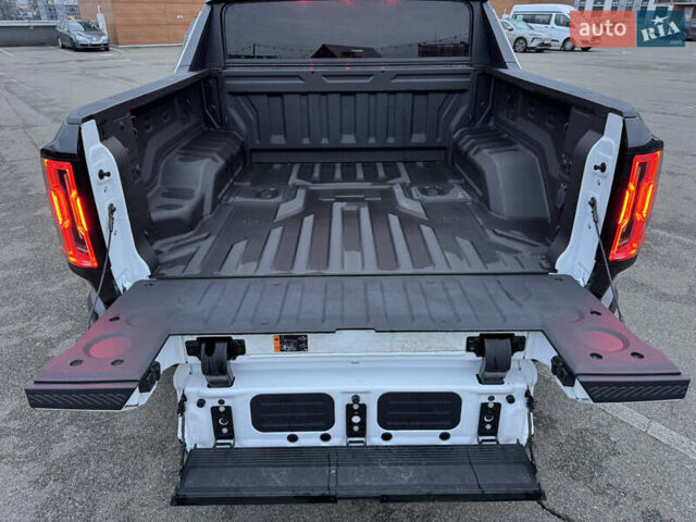 Белый Хаммер EV, объемом двигателя 0 л и пробегом 9 тыс. км за 130000 $, фото 32 на Automoto.ua
