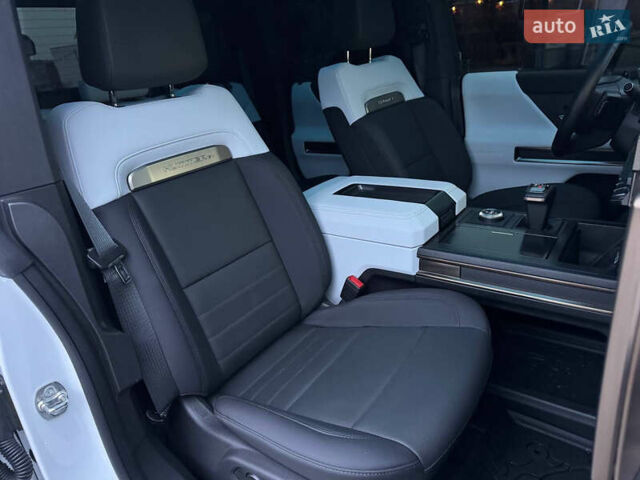 Білий Хаммер EV, об'ємом двигуна 0 л та пробігом 9 тис. км за 130000 $, фото 49 на Automoto.ua