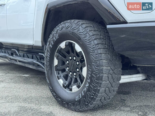 Белый Хаммер EV, объемом двигателя 0 л и пробегом 9 тыс. км за 130000 $, фото 18 на Automoto.ua