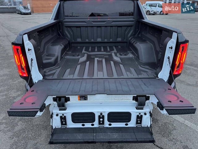 Білий Хаммер EV, об'ємом двигуна 0 л та пробігом 9 тис. км за 130000 $, фото 29 на Automoto.ua