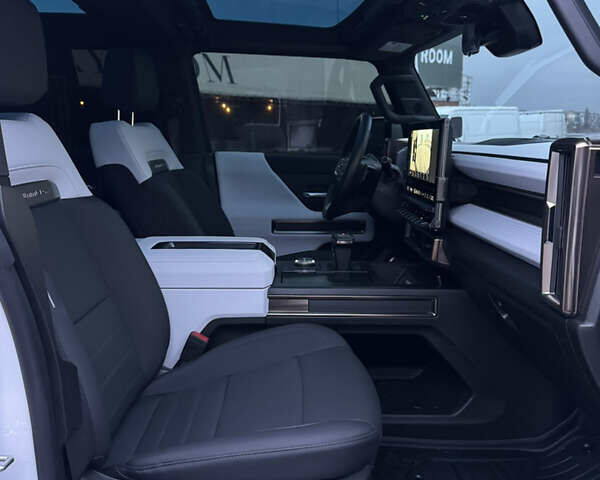 Белый Хаммер EV, объемом двигателя 0 л и пробегом 9 тыс. км за 130000 $, фото 48 на Automoto.ua