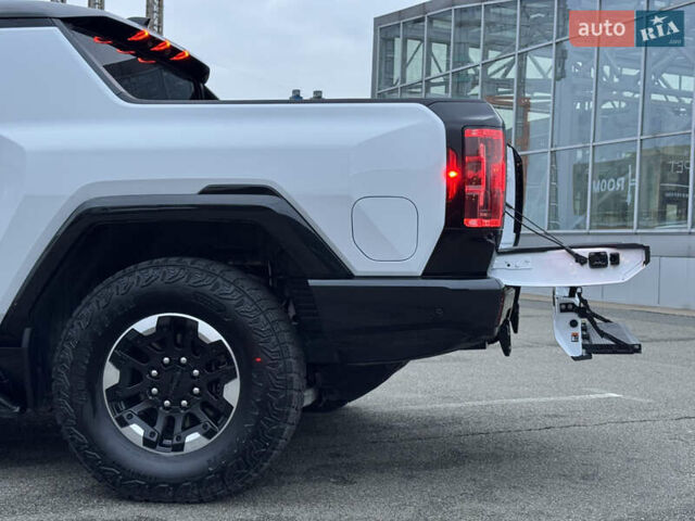 Белый Хаммер EV, объемом двигателя 0 л и пробегом 9 тыс. км за 130000 $, фото 30 на Automoto.ua