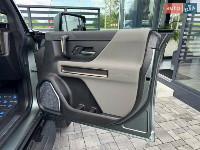 Зеленый Хаммер EV SUV, объемом двигателя 0 л и пробегом 10 тыс. км за 123700 $, фото 42 на Automoto.ua