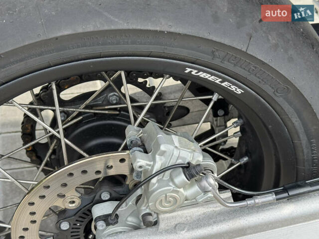 Хускварна 701 Supermoto, об'ємом двигуна 0.7 л та пробігом 1 тис. км за 11900 $, фото 6 на Automoto.ua