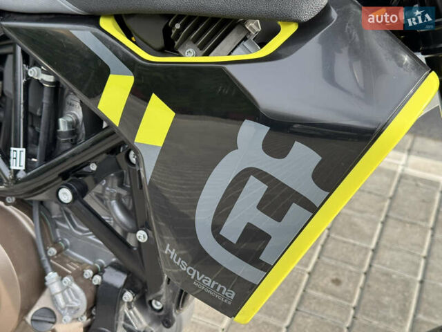 Хускварна 701 Supermoto, об'ємом двигуна 0.7 л та пробігом 1 тис. км за 11900 $, фото 4 на Automoto.ua