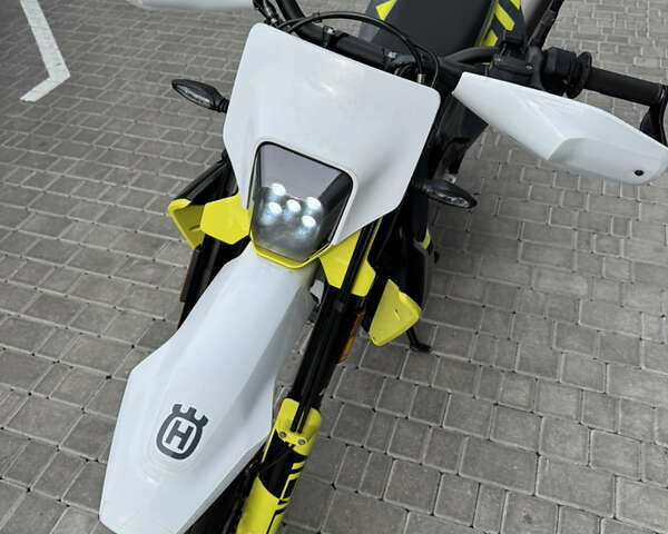 Хускварна 701 Supermoto, об'ємом двигуна 0.7 л та пробігом 1 тис. км за 11900 $, фото 17 на Automoto.ua