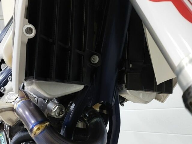 Хускварна Другая, объемом двигателя 0.35 л и пробегом 0 тыс. км за 8353 $, фото 15 на Automoto.ua