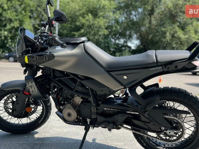 купить новое авто Хускварна Svartpilen 2024 года от официального дилера Дніпромотор Хускварна фото