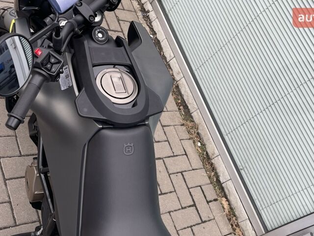 купити нове авто Хускварна Svartpilen 2024 року від офіційного дилера Сергій Хускварна фото