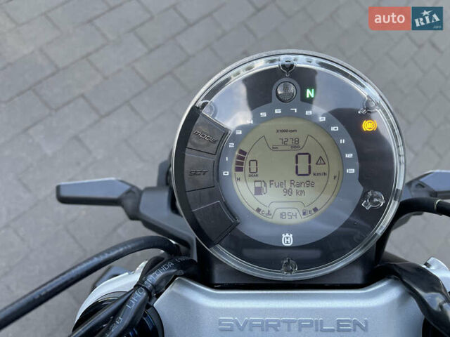 Серый Хускварна Svartpilen, объемом двигателя 0.37 л и пробегом 7 тыс. км за 5200 $, фото 16 на Automoto.ua