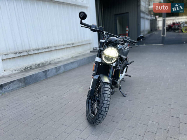 Серый Хускварна Svartpilen, объемом двигателя 0.37 л и пробегом 7 тыс. км за 5200 $, фото 12 на Automoto.ua