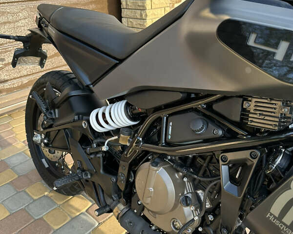 Черный Хускварна Svartpilen 401, объемом двигателя 0.41 л и пробегом 2 тыс. км за 6550 $, фото 4 на Automoto.ua