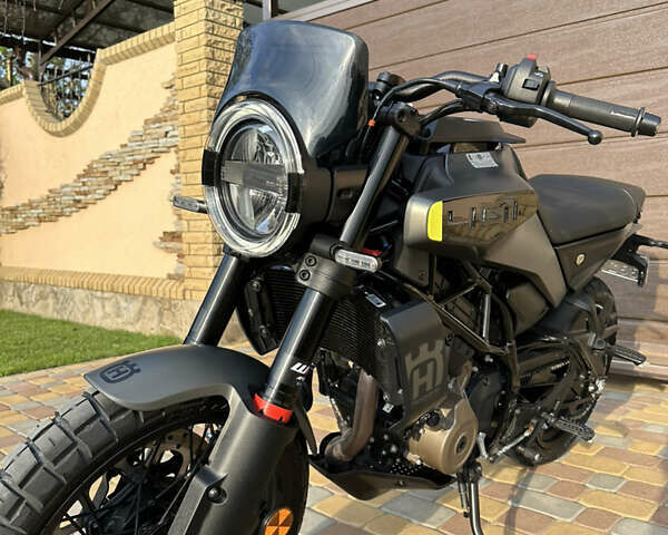 Черный Хускварна Svartpilen 401, объемом двигателя 0.41 л и пробегом 2 тыс. км за 6550 $, фото 3 на Automoto.ua