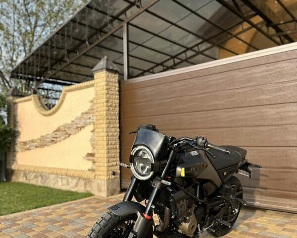 Черный Хускварна Svartpilen 401, объемом двигателя 0.41 л и пробегом 2 тыс. км за 6550 $, фото 1 на Automoto.ua