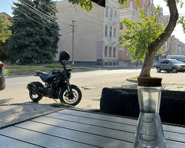Хускварна Svartpilen 401, объемом двигателя 0.4 л и пробегом 12 тыс. км за 4950 $, фото 12 на Automoto.ua