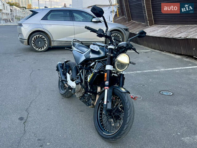 Серый Хускварна Svartpilen 401, объемом двигателя 0.4 л и пробегом 18 тыс. км за 4900 $, фото 1 на Automoto.ua